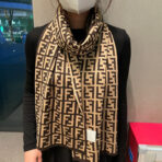 经典FF字母元素围巾，专柜也是刚上架的好玩意儿