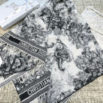 【动物】DIOR 迪奥CD提花logo印花大方巾围巾披肩毛毯三用 - 图片 4