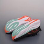 ASICS Novablast 4 轻量缓震跑鞋（黑 + 橙绿拼色款） - Imagem 3