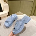 亚历山大・王（Alexander Wang）交叉带牛仔布厚底拖鞋（金属 Logo 款，牛仔蓝配色）（ - 图片 3