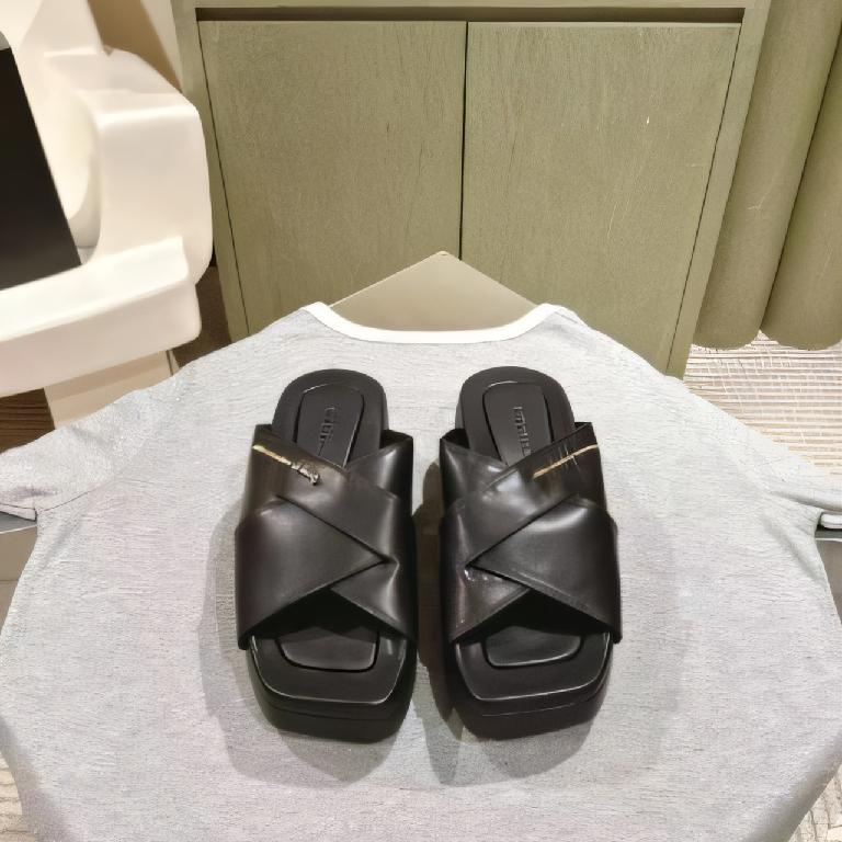 Alexander Wang亚历山大王新款金属logo字母拖鞋黑色1_00001_ 亚历山大・王(Alexander Wang)交叉带皮革厚底拖鞋(金属 Logo 款,黑色配色) - 图片 1