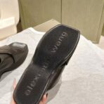 亚历山大・王（Alexander Wang）交叉带皮革厚底拖鞋（金属 Logo 款，黑色配色） - 图片 2