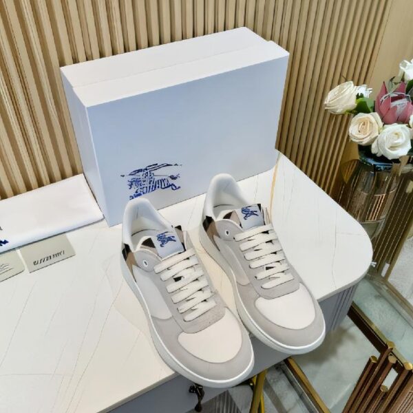 BURBERRY 皮革拼格纹 Terrace 运动鞋（男士 FW25 款）白色