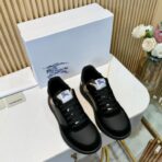 BURBERRY 皮革拼格纹 Terrace 运动鞋（男士 FW25 款）黑色