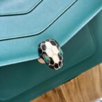 BVLGARI 宝格丽 Serpenti Forever 系列祖母绿色小牛皮蛇头链带斜挎包 - 图片 4