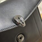 BVLGARI 宝格丽 Serpenti Forever 系列黑色小牛皮链带斜挎包 - 图片 2