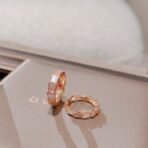 BVLGARI宝格丽Serpenti Viper系列白贝母间钻蛇骨戒指