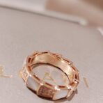 BVLGARI宝格丽Serpenti Viper系列白贝母间钻蛇骨戒指 - 图片 3