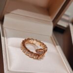 BVLGARI宝格丽Serpenti Viper系列窄版灵蛇满钻2圈蛇骨戒指 - 图片 3