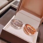 BVLGARI宝格丽Serpenti Viper系列窄版灵蛇满钻3圈蛇骨戒指