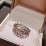 BVLGARI宝格丽Serpenti Viper系列窄版灵蛇满钻3圈蛇骨戒指 - 图片 4