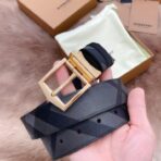 Burberry 男士双面格纹拼皮革针扣腰带  金色扣