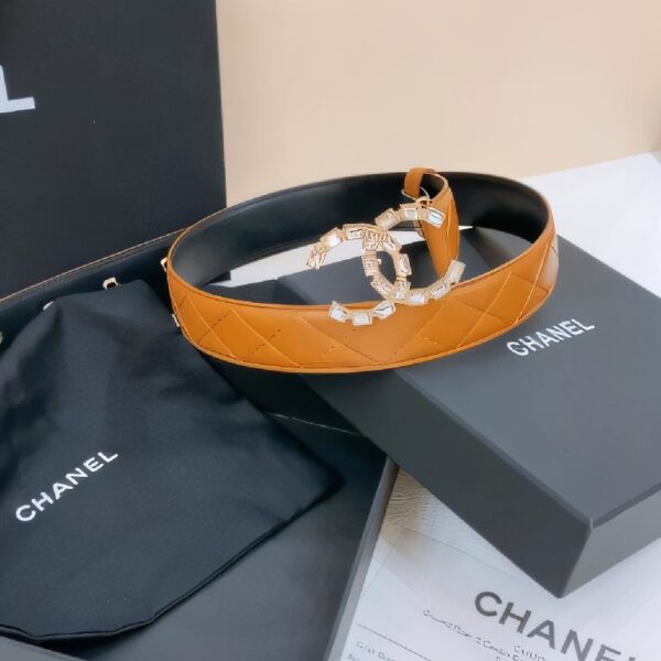 CHANEL（香奈儿）双 C 星星水钻装饰皮革腰带