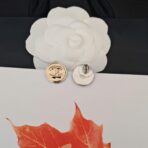 Chanel 金色双 C 圆形耳钉 - 图片 2