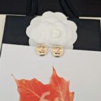 Chanel 金色双 C 圆形耳钉 - 图片 3