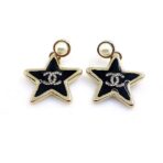 Chanel 黑色珐琅水钻双 C 星星珍珠耳钉