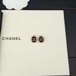 Chanel 黑色珐琅金色双 C 椭圆形耳钉 - 图片 4