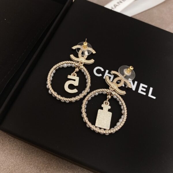 Chanel圆环珍珠双C5字香水瓶吊坠耳环