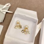 DIOR 大小字母珍珠耳钉