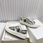Dior B23 Low-Top Sneaker with Black and White Art Print（迪奥 B23 低帮艺术印花帆布鞋）黑白印花配色 - 图片 3