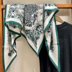 Dior(迪奥) “丛林之爱”大三角巾 绿色