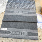 Dior（迪奥）最新款 · 这款 Oblique 印花围巾 - 图片 4