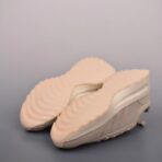 Fear Of God x AD Athletics Runner Los Angeles 运动跑系列沙色 - 图片 3