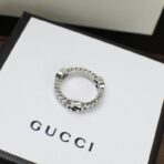 Gucci Interlocking G 麻花纹理纯银戒指