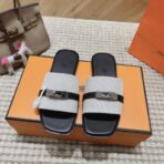 爱马仕 Empire 系列 Kelly 扣拼布穆勒拖鞋 灰色