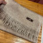 HERMFS【爱马仕】巴黎时装展双面羊绒围巾！杏色款