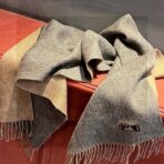 HERMFS【爱马仕】巴黎时装展双面羊绒围巾！深灰色款 - 图片 4