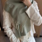 Hermes · 爱马仕围巾 简单颜色搭配低调刺绣logo 浅灰色款 - Imagem 3