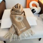 Hermes 爱马仕经典双面设计围巾 浅棕色款 - Imagem 3