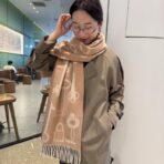 Hermes 爱马仕经典双面设计围巾 浅棕色款 - Imagem 2