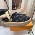Louis Vuitton Monogram Platform Mule With Strap 满印老花厚底绑带穆勒拖鞋（黑老花配色款） - Imagem 3