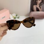 MIU MIU（缪缪）Cat Eye 系列 logo 装饰棕色猫眼太阳镜 - Imagem 2