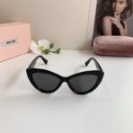 MIU MIU（缪缪）Cat Eye 系列 logo 装饰黑色猫眼太阳镜