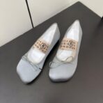 Maison Marginala MM6马吉拉低跟苹果头小单鞋 浅灰色 - 图片 3