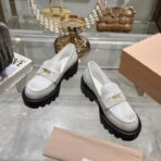 Miu Miu 2024 秋冬新款的厚底乐福鞋 白色 - 图片 4