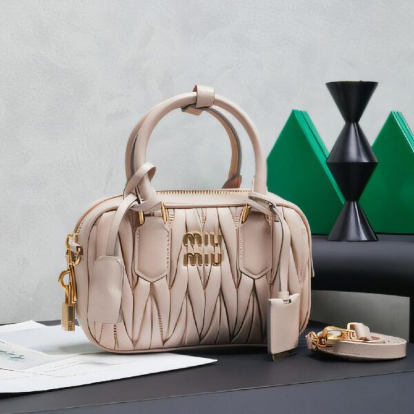 Miu Miu Matelassé Mini Coffer 米色绗缝小羊皮手提斜挎包