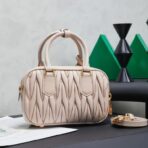 Miu Miu Matelassé Mini Coffer 米色绗缝小羊皮手提斜挎包 - Imagem 4