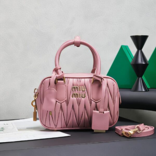 Miu Miu Matelassé Mini Coffer 粉色绗缝小羊皮手提斜挎包