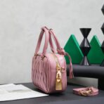 Miu Miu Matelassé Mini Coffer 粉色绗缝小羊皮手提斜挎包 - 图片 3