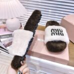 M家2024缪缪 秋冬新款字母羊毛拖鞋白棕配色 - 图片 3