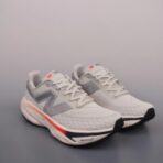 New Balance Fresh Foam X 880v14 缓震跑鞋（浅灰 + 红深蓝拼色款）