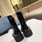 PRADA Monolith Suede Combat Boots 黑色亮皮厚底三角标侧拉链马丁靴 - 图片 2