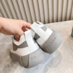 PRADA普拉达男士系带皮革休闲运动鞋灰红配色 - Imagem 2