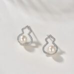 Qeelin Wulu Pearl 系列 18K 金钻石珍珠耳钉 - 图片 2