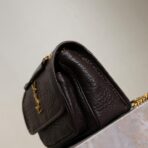 Saint Laurent Niki Small 深棕色裂纹皮革金扣链条单肩包 - Image 2