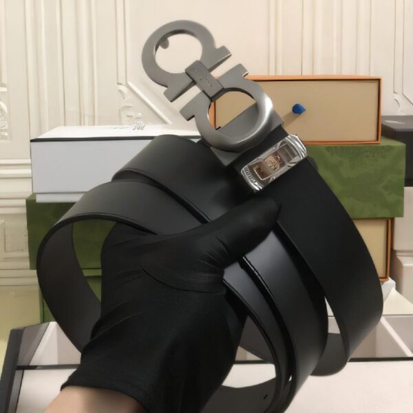 Salvatore Ferragamo（菲拉格慕）双面小牛皮拉丝枪色 Gancini 扣腰带